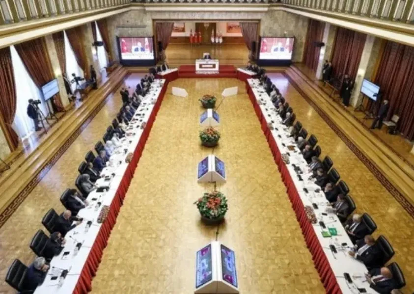 Komisyonda Gerginlik...