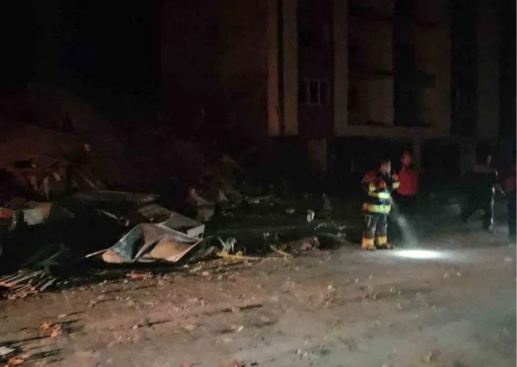 Balıkesir Sındırgı 6,1 Büyüklüğünde Deprem: Can Kaybı Yok, Yıkım ve Artçı Sarsıntılar